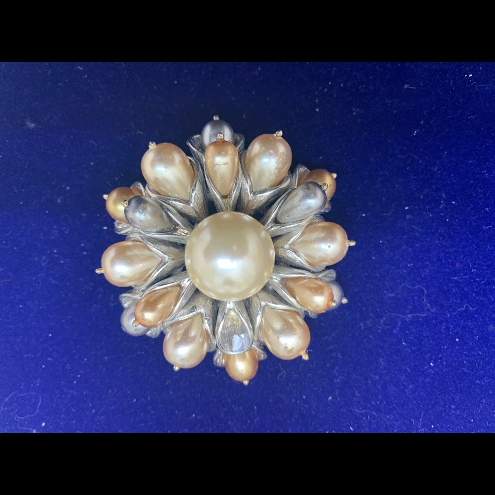 Large heavy weight faux Pearl brooch unsigned - Picture 1 of 4